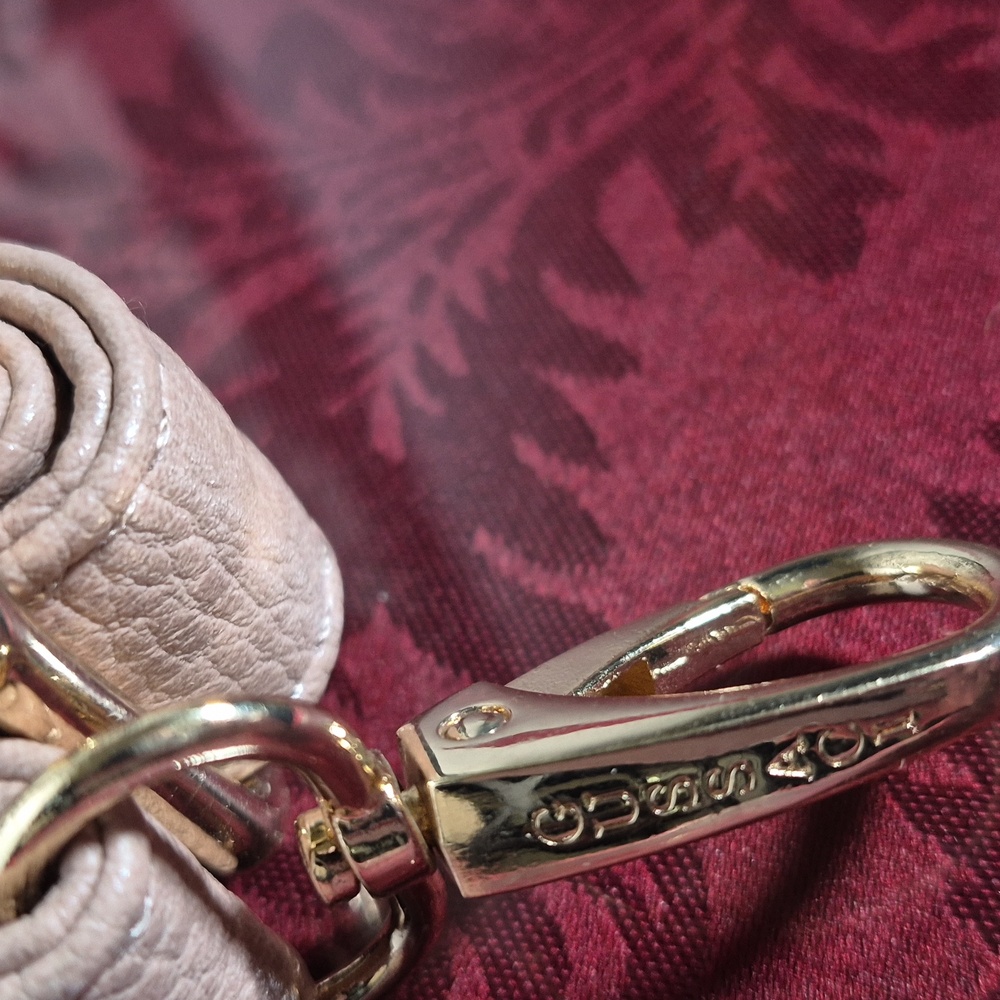 GUESS Purse Straps - Picture 3 of 3